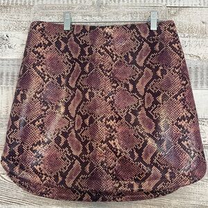 Purple leather snakeskin mini skirt 
Size: L 
Brand: Wild Honey